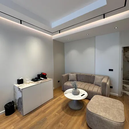 The Metropolitan * Tiran