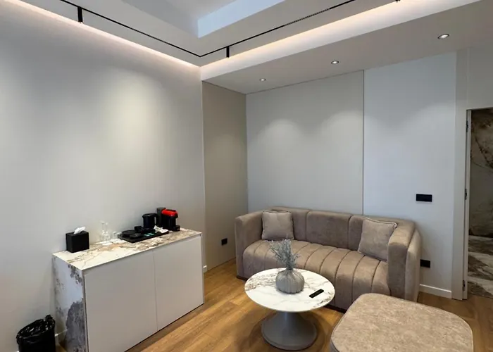 The Metropolitan * טיראנה